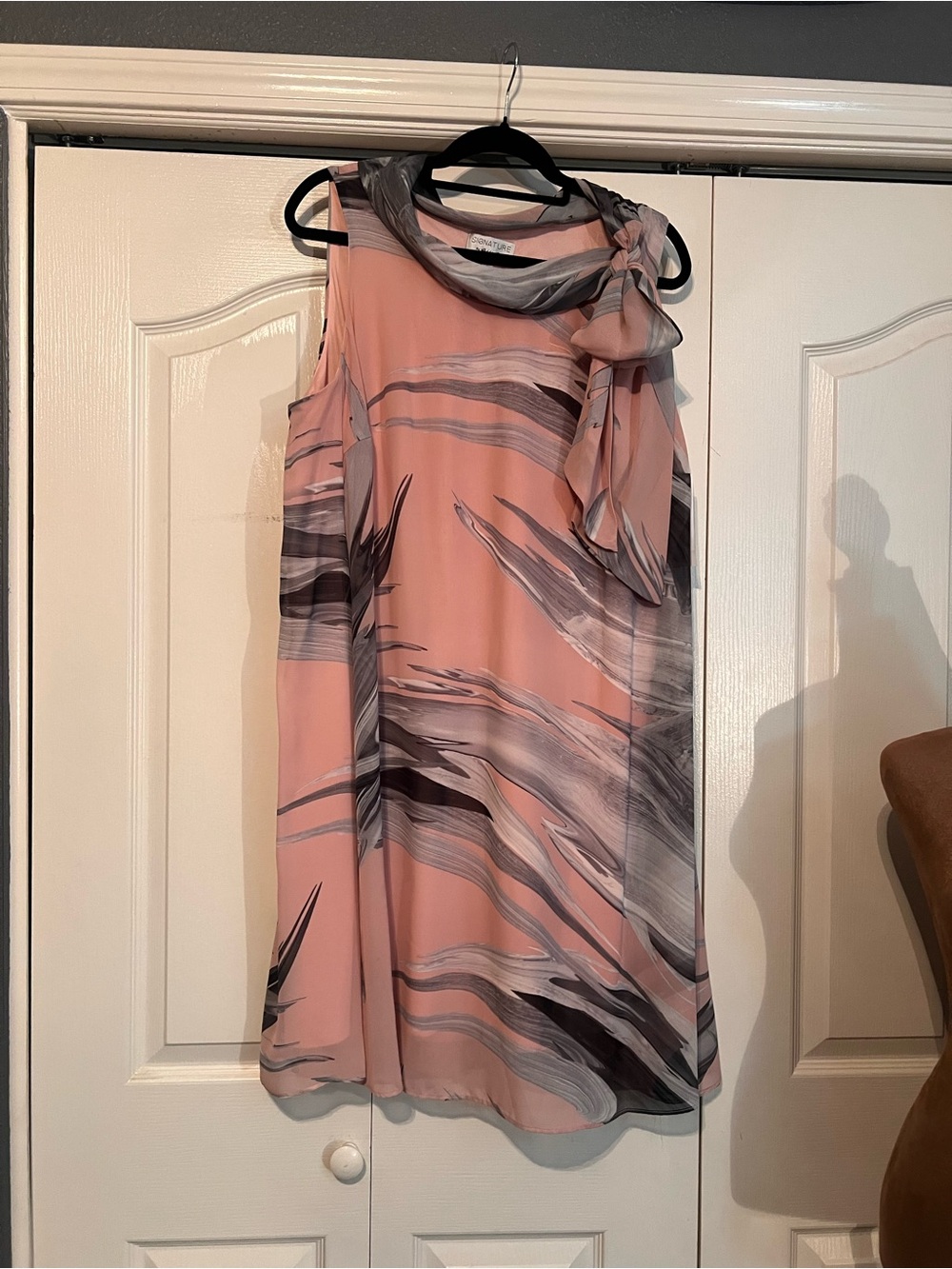 Signature by Robbie Bee Blush Pink Abstract Print Tie Shoulder Shift Dress - Picture 9 of 14